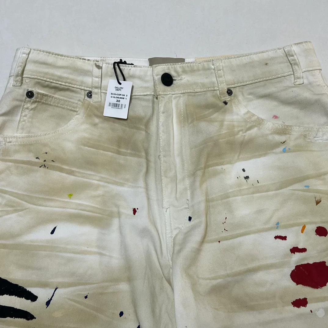 GALLERY DEPT. FLEA CARPENTER SHORTS Ink-cut knife-cut mud-dyed denim shorts. Destroy VINTAGE distressed denim shorts. Distressed white S-XL. Rewashed cement-dyed to make it old. Knife cut holes. Cat whiskers are worn. Customized full set with logo accessories. Purely handmade acrylic splash-ink graffiti.